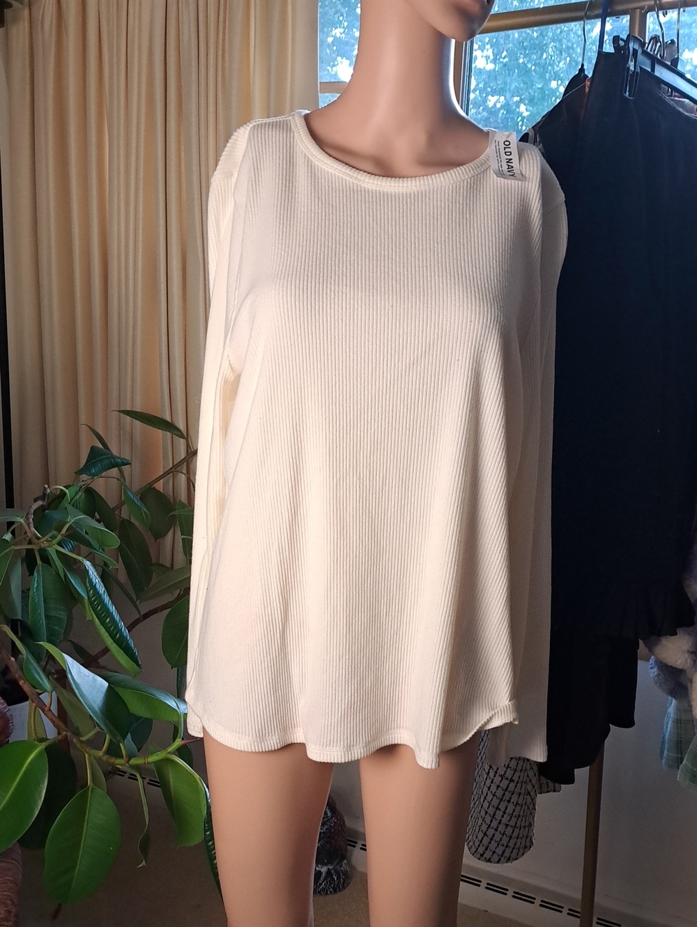 Old Navy Cream Ribbed Long-Sleeve Scoop Neck Top